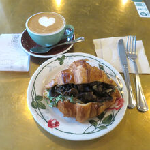 ビッグサイズのクロワッサン・サンド