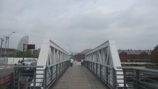 線路や橋梁を残して整備されていました