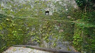 かつての威容が残ります