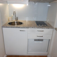 キッチン　IH２台、食洗器、冷蔵庫（冷凍庫あり）電子レンジ有