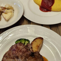 一階朝食ビュッフェ　ステーキ卵料理ライブキッチン