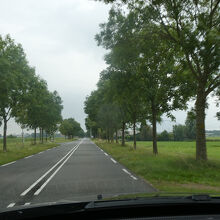 アムステルダム郊外の観光では、レンタカーは便利です