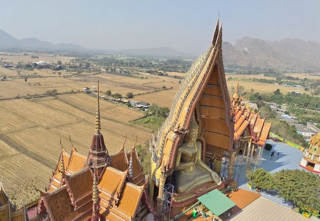 タイガー ケイブ（ワット タム スア）