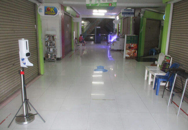 出入口に温度計が設置