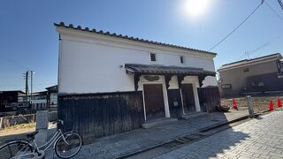 海運で栄えた高砂を象徴するような蔵です