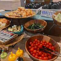 和と洋のブッフェスタイルの朝食