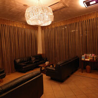 ラウンジでは夕食後にワインなどのサービスも。