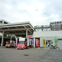 駐車場からの入口