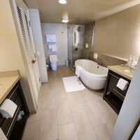 メインベッドルームのバスルーム