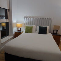 階段を下りて左側の部屋