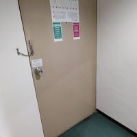 鉄の扉　キータイプのドアです