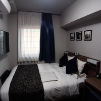 客室（入ると大きなベッドが目立つ！）