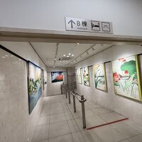 廊下の浮世絵が素敵