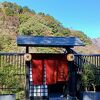 ロッカーなし。階段で降りてフロントへ