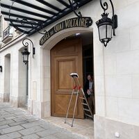 工事中で中に作業の人がいた