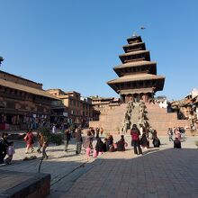 ニャタポラ寺院