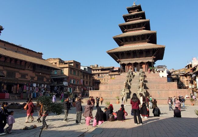 ニャタポラ寺院