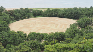 巨大な寛永通宝　銭形砂絵