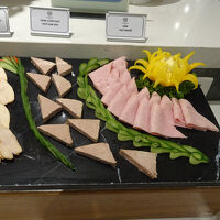 飾り包丁のある皿