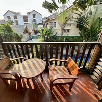 バルコニー...蚊が多いので、全然優雅ではない。