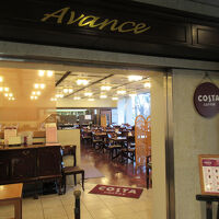 朝食会場は日中はカフェ