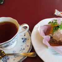 紅茶とケーキ（サヴァラン）