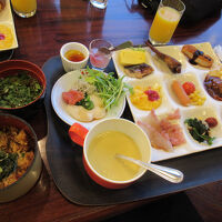 朝食ブッフェにはひつまぶし、味噌カツ、手羽先など名古屋名物が