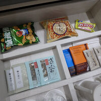 用意されているサービス品。お茶・コーヒーの他お菓子もあった