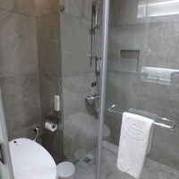 泊まった部屋はバスタブ無のシャワーのみ。水圧は充分だった