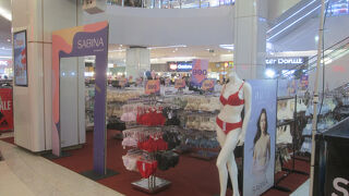 前面に下着売り場