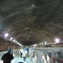 ヘルメット着用で見学です