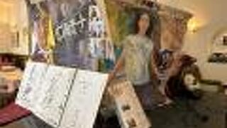 ドラマ、映画のロケにも使われている豪華な建物のフレンチ＆イタリアンレストランです。平日昼間は空いていました。