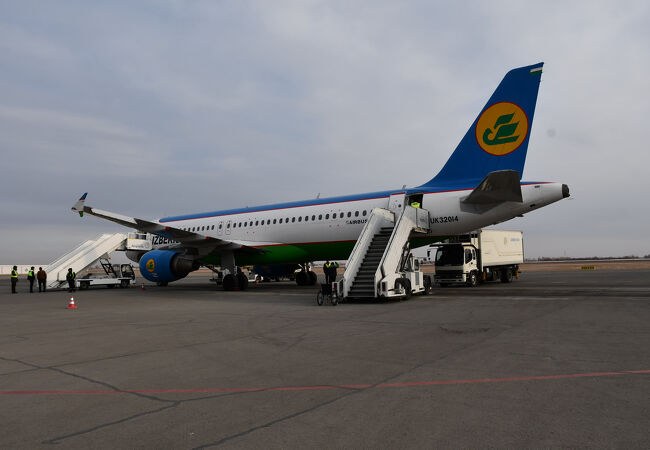 ウルゲンチ国際空港 (UGC)