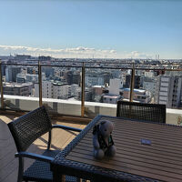 最上階に展望テラス。天気がよければ富士山も見えます