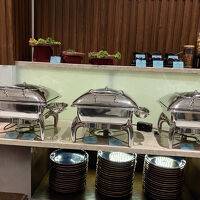 どれも温められていないのが残念な朝食ビュッフェ