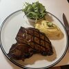 Tボーンステーキを赤ワインで！