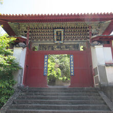 崇福寺第一峰門