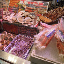 海産物を扱うお店が多いです