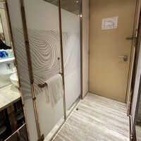 入口に向かって左手がトイレ