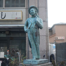 美空ひばり像