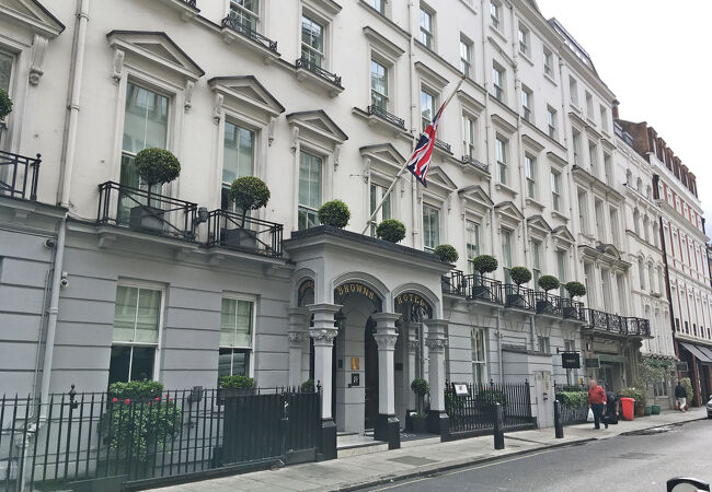 ロッコ フォルテ ブラウンズ ホテル