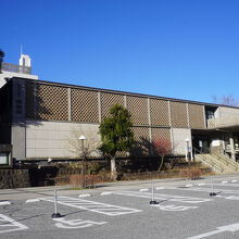 神奈川県立図書館 (紅葉ヶ丘)