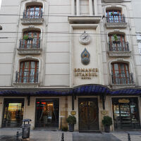 トラムの通りに面している