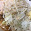 麺を覆うもやし