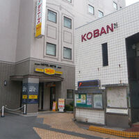 ＪＲ東日本ホテルメッツは、交番の裏手にあり、陰に隠れた存在