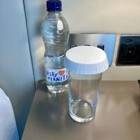 枕元にミネラルウォーター