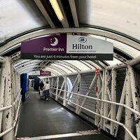 ターミナル４からの連絡通路