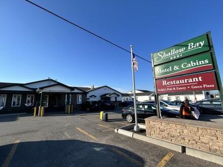 シャロー ベイ モーテル & キャビンズ 写真