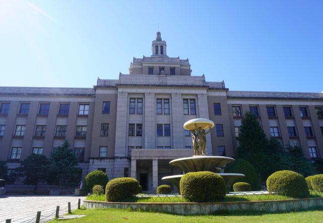 正面の噴水のモニュメントもいいアクセントです