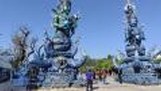 ワット ロンスアテン (青碧寺院)